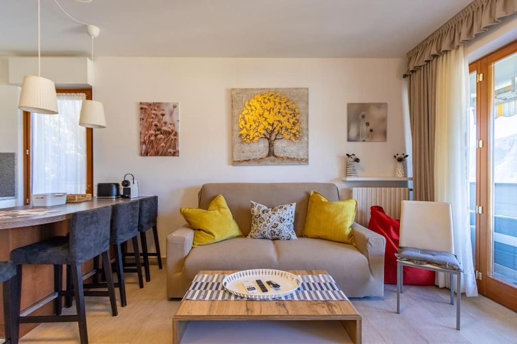 Wraparound Lake Views Bellavista Residence Campione dʼItalia エクステリア 写真
