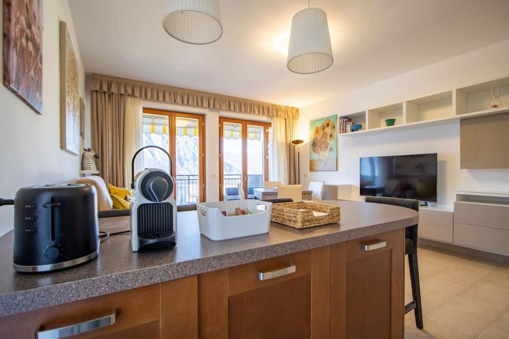 Wraparound Lake Views Bellavista Residence Campione dʼItalia エクステリア 写真