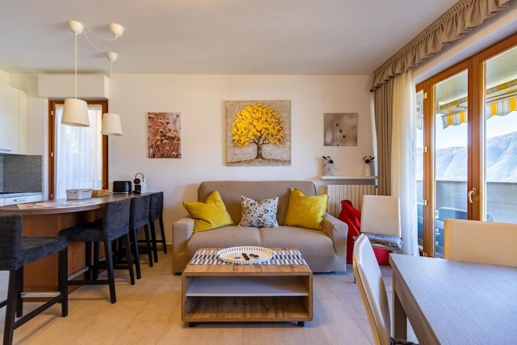 Wraparound Lake Views Bellavista Residence Campione dʼItalia エクステリア 写真