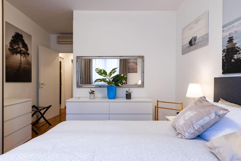Wraparound Lake Views Bellavista Residence Campione dʼItalia エクステリア 写真