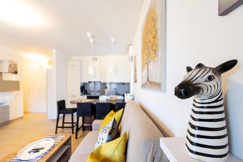 Wraparound Lake Views Bellavista Residence Campione dʼItalia エクステリア 写真