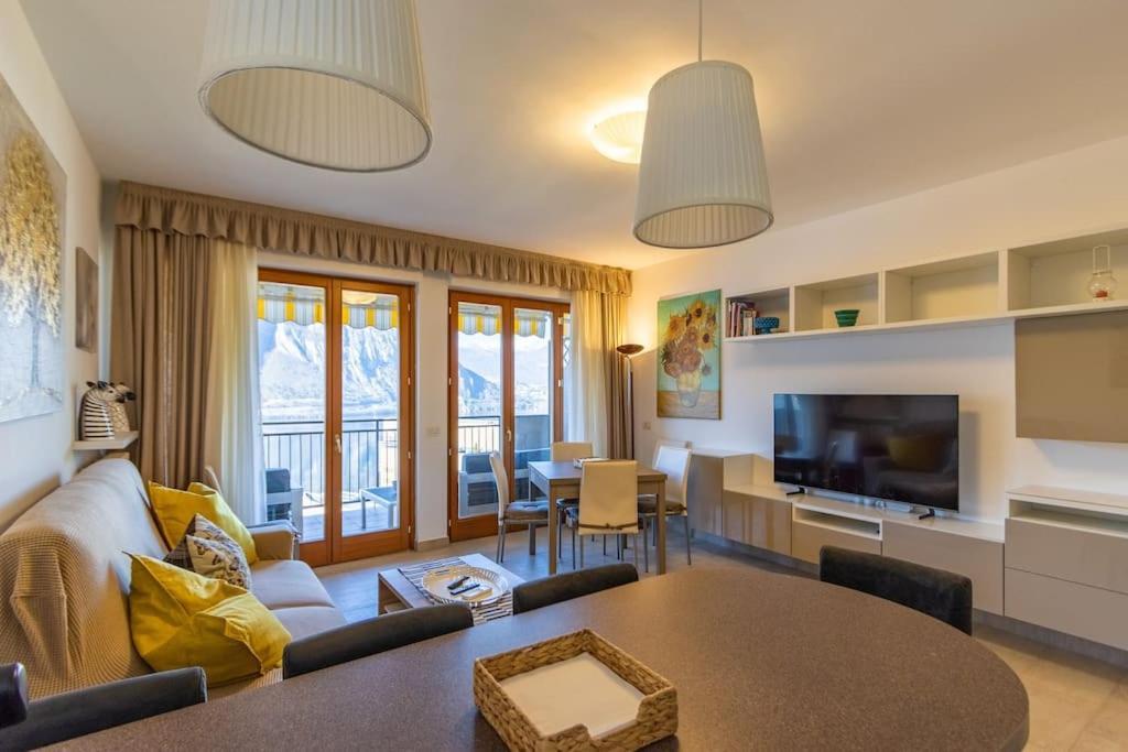 Wraparound Lake Views Bellavista Residence Campione dʼItalia エクステリア 写真
