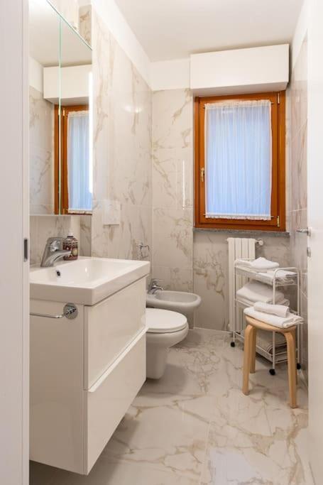 Wraparound Lake Views Bellavista Residence Campione dʼItalia エクステリア 写真