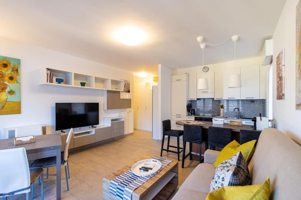 Wraparound Lake Views Bellavista Residence Campione dʼItalia エクステリア 写真
