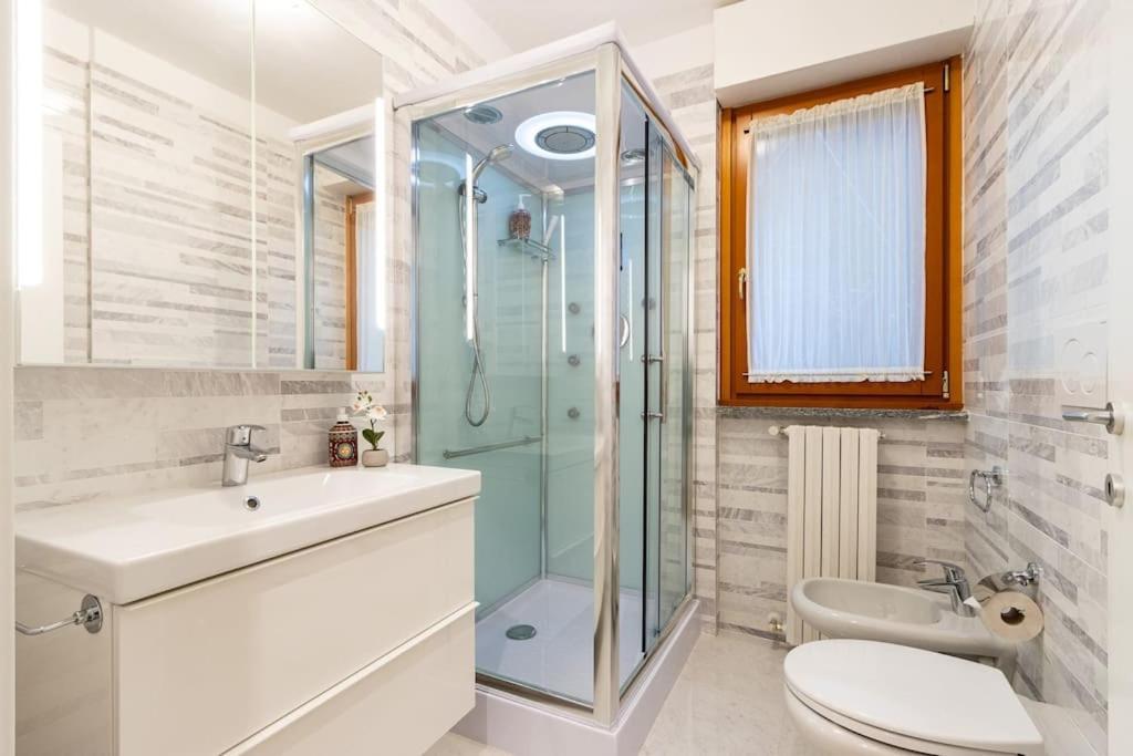 Wraparound Lake Views Bellavista Residence Campione dʼItalia エクステリア 写真