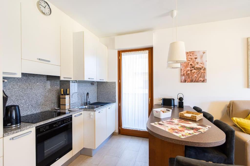 Wraparound Lake Views Bellavista Residence Campione dʼItalia エクステリア 写真